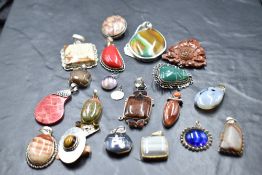 A selection of polished stone and agate pendants etc (no chains)