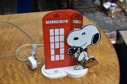 A novelty snoopy themed table lamp