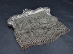 A German white metal Jugenstil mesh purse, of traditional design, the closure with typical sinuous