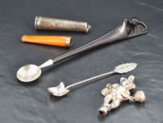 A 9ct gold tipped amber cheroot with tapering cylindrical silver case, marks for Chester 1912, maker