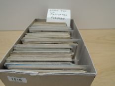 BOX WITH APX 700 OLD FOREIGN POSTCARDS Box with collection of old foreign postcards, most continents