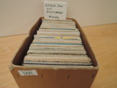 BOX OF APX 700 OLD POSTCARDS, ASSORTED SUBJECTS Box with in the region of 700 old postcards, with