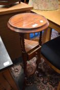 A reproduction plant stand
