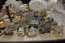 An assorted collection of Lilliput Lane ornaments