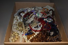 A mixed lot of vintage and modern costume jewellery