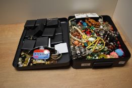 A hardshell case containing miscellaneous costume jewellery