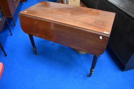 A Regency mahogany Pembroke table in the Gillows style having reeded legs