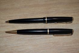 A Parker Duofold ballpoint pen and propelling pencil set in black with narrow decorative band.