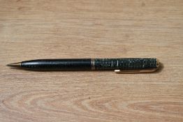 A Parker Vacumatic propelling pencil in green with two narrow bands