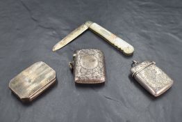 A George V silver bladed and Mother-of-Pearl mounted pocket knife, both blade and mounts with