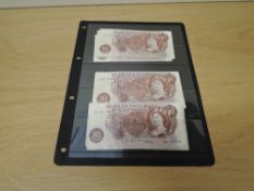 Seventeen 10 Shilling Banknotes JS Fforde, 14 appear to be uncirulated, 3 appear to be circulated,