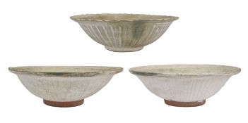 ENSEMBLE DE TROIS PLATS CREUX
