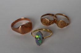 A 9ct yellow gold signet ring, the oval panel initialled,