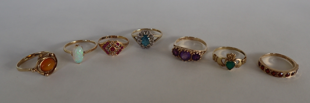 A 9ct yellow gold amethyst three stone ring, size R 1/2 together with six other 9ct gold rings, - Image 2 of 5