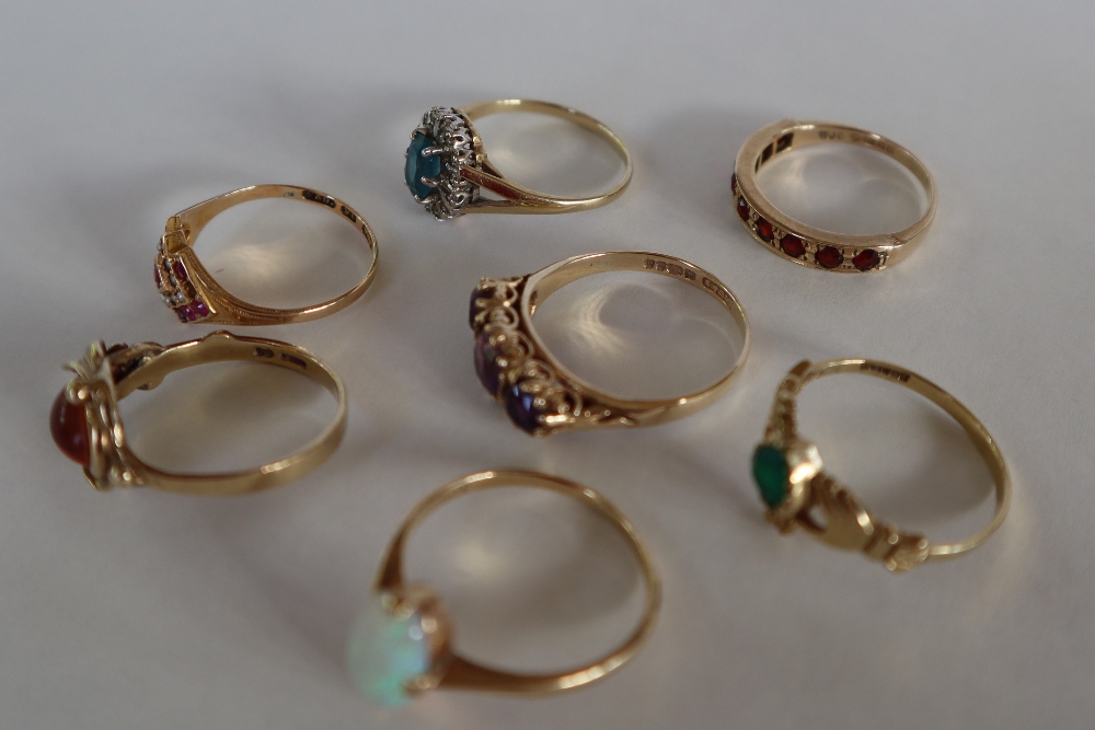 A 9ct yellow gold amethyst three stone ring, size R 1/2 together with six other 9ct gold rings, - Image 3 of 5