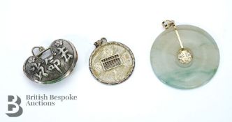 Chinese 14ct Yellow Gold Jade Disc Pendant