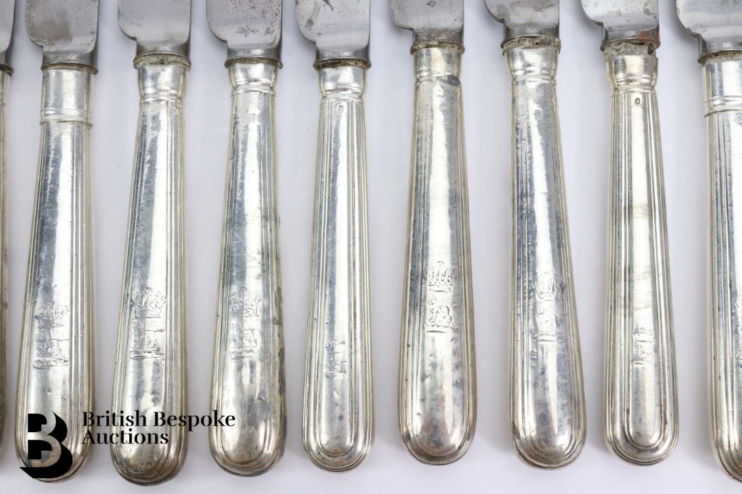 Twelve Silver Handled Knives - Image 7 of 8