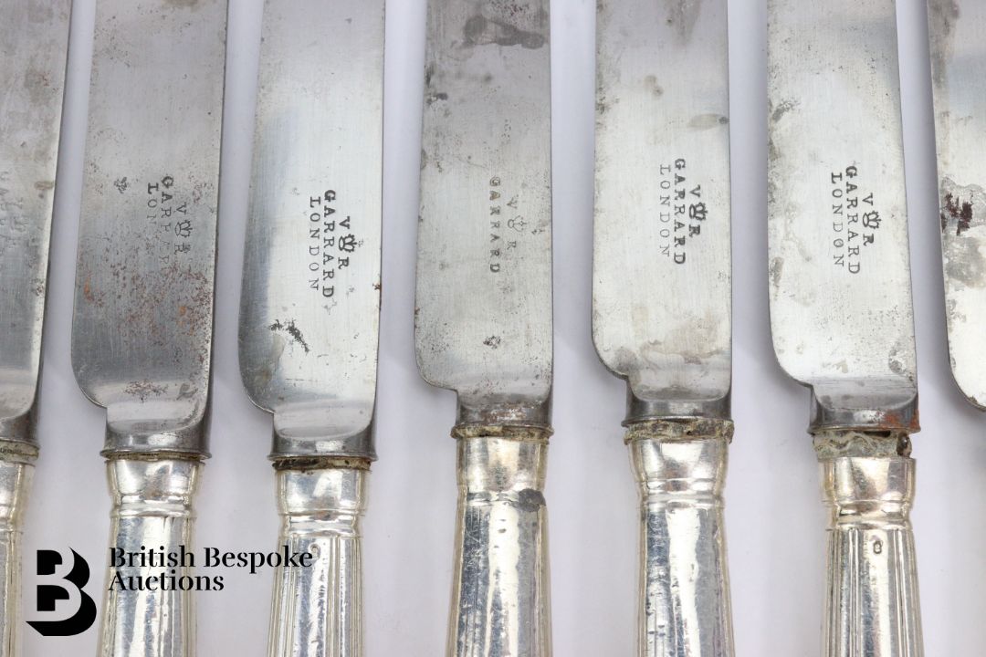 Twelve Silver Handled Knives - Image 4 of 8