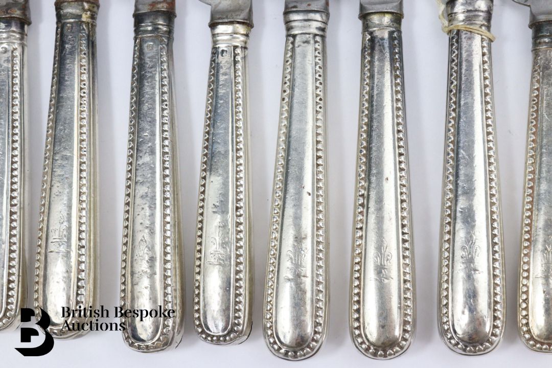 Twelve Silver Handled Knives - Image 6 of 8