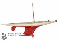 Large Pond Yacht - Pandora