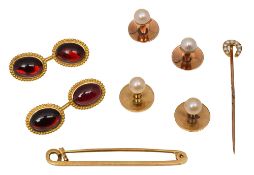 A small collection of gentleman's accessories