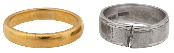 A 22ct gold wedding band