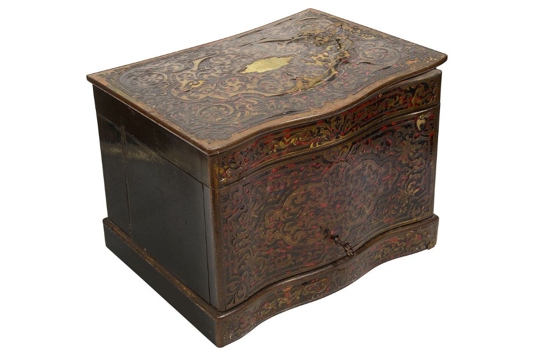 A tortoiseshell and brass inlaid boulle and ebonised decanter box - Image 1 of 4