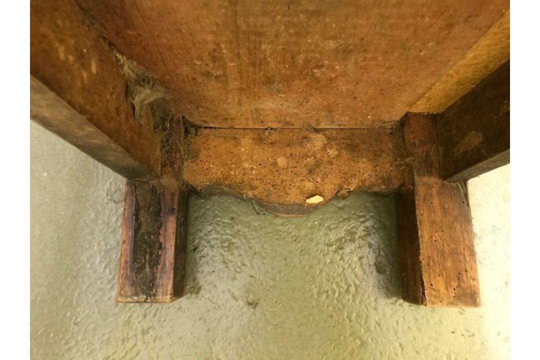 A small walnut box seat settle, Continental - Image 3 of 5