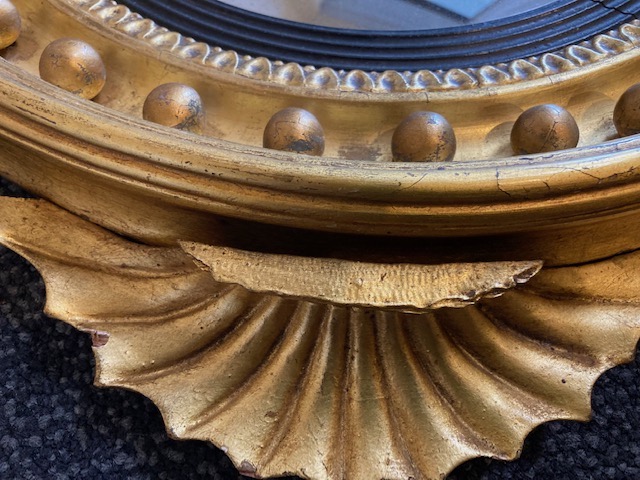 A Regency giltwood convex mirror - Image 4 of 9
