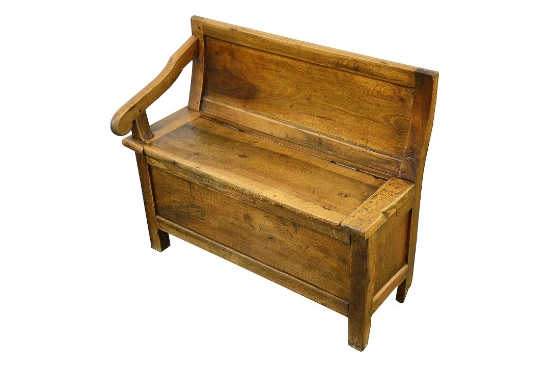 A small walnut box seat settle, Continental - Image 1 of 5