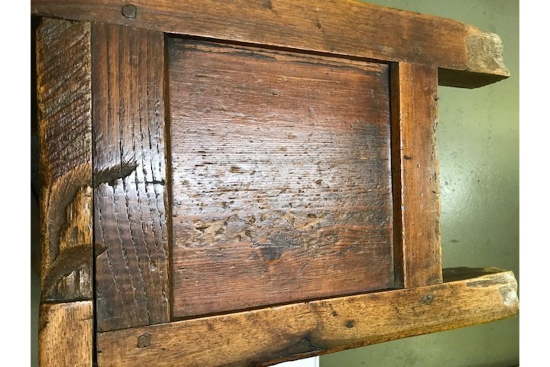 A small walnut box seat settle, Continental - Image 4 of 5