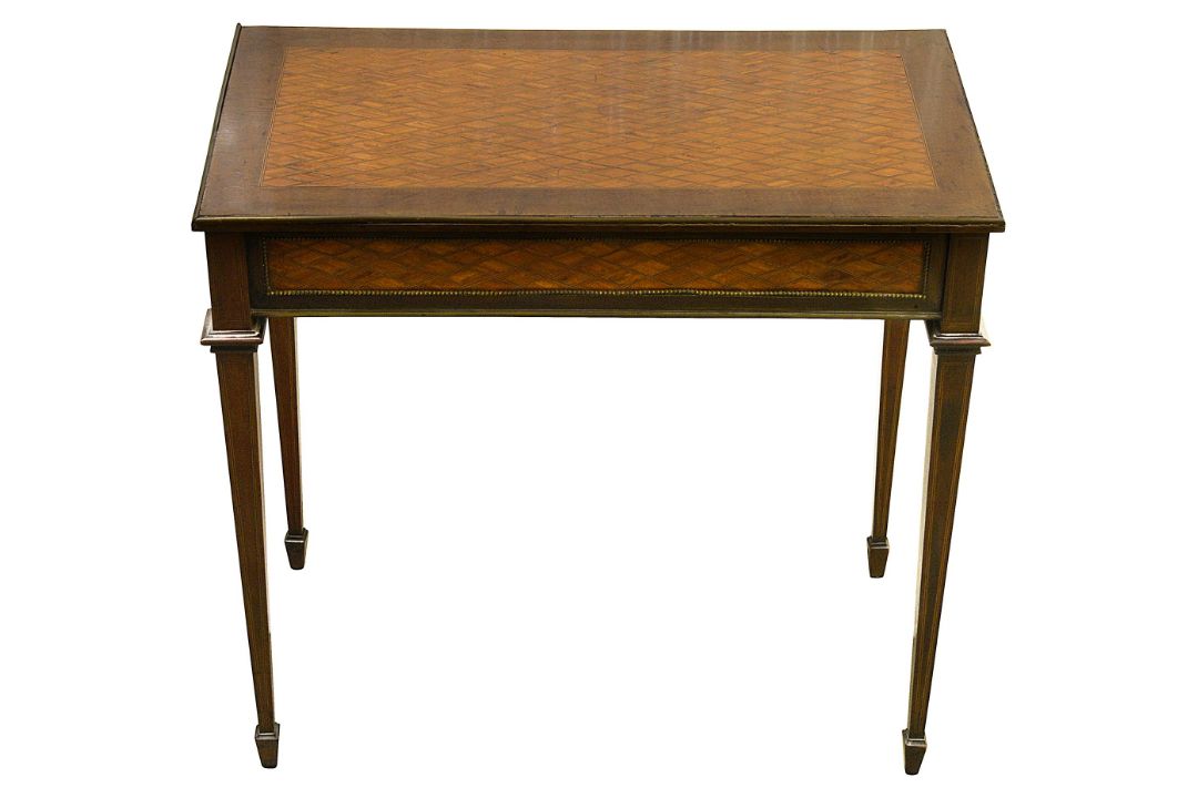 A Victorian satinwood centre table - Image 3 of 4