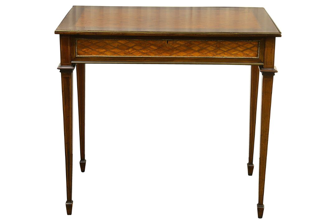 A Victorian satinwood centre table - Image 1 of 4