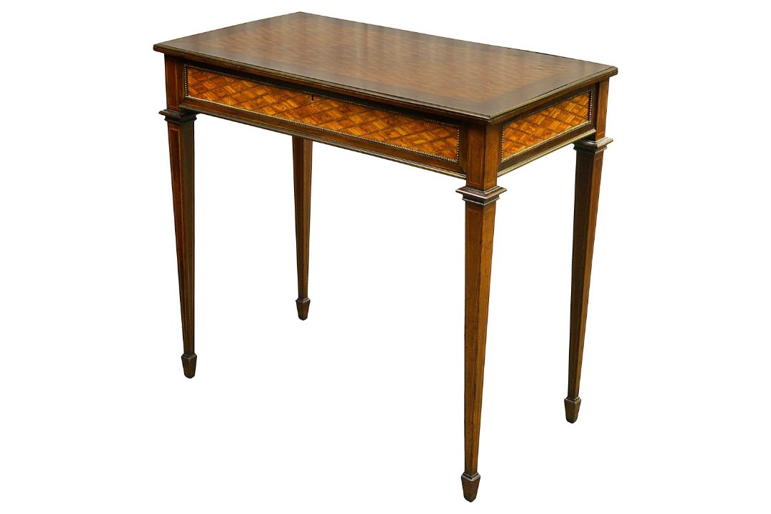 A Victorian satinwood centre table - Image 2 of 4