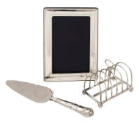An Elizabeth II silver frame, and toast rack and fish slice (3)