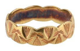 An 18ct gold band