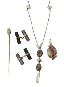 A group of assorted jewellery