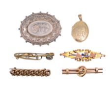 A collection of lady's brooches etc