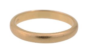A 18ct gold wedding band