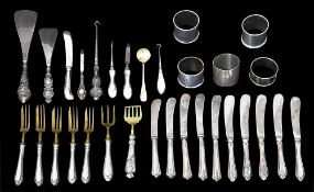 A George V set of five silver handled butter knives, and other items, (qty)