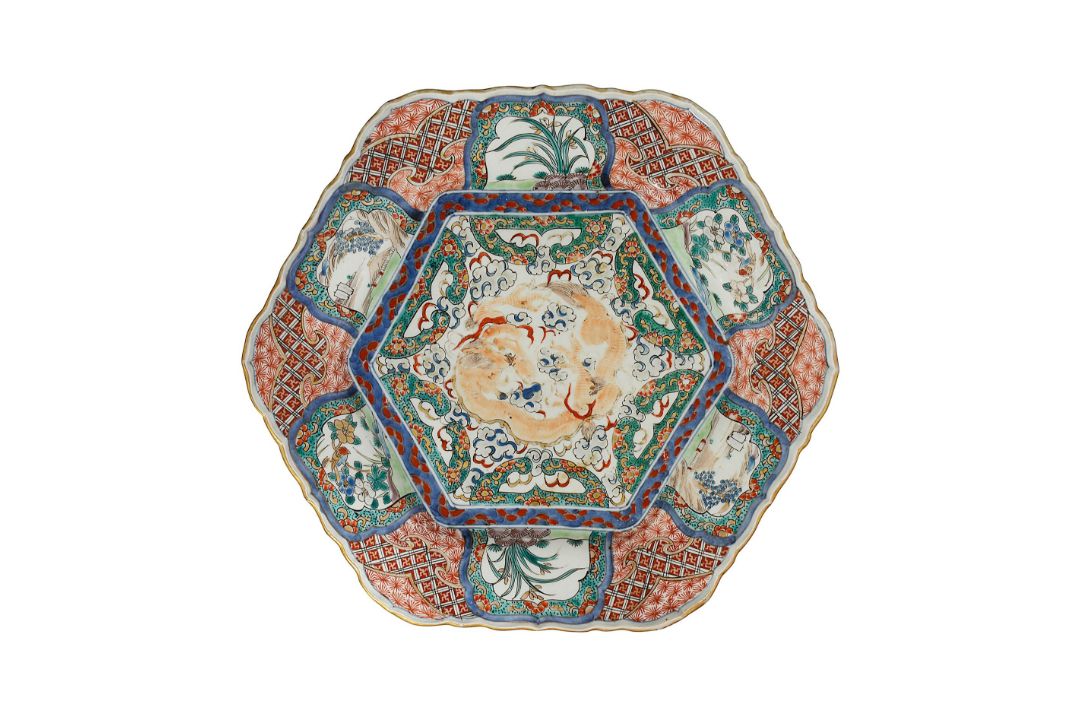 A 19th century Japanese arita porcelain hexagonal dish - Image 1 of 2