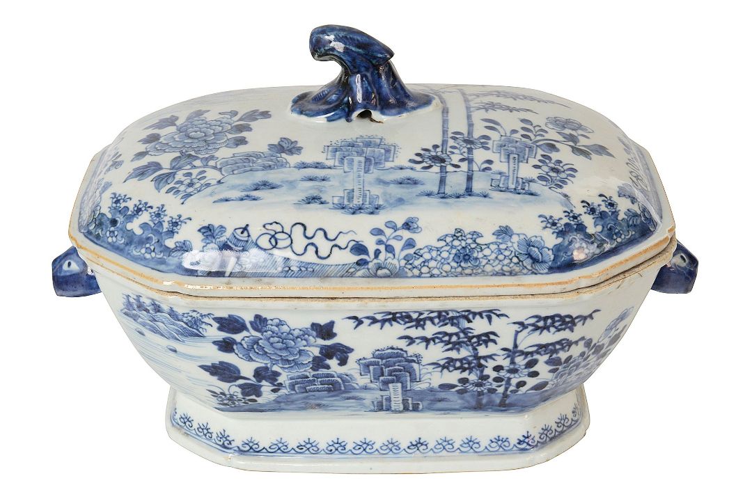 An 18th century Chinese export blue and white