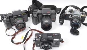 ASSORTMENT OF VINTAGE RETRO PHOTOGRAPHIC CAMERAS.