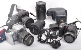 ASSORTMENT OF VINTAGE 20TH CENTURY PHOTOGRAPHIC EQUIPMENT