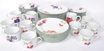 ROYAL WORCESTER BONE CHINA EVESHAM TEA & DINNER SERVICE