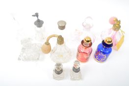 COLLECTION OF VICTORIAN & LATER GLASS SCENT BOTTLES & ATOMIZERS