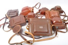 ASSORTMENT OF VINTAGE PHOTOGRAPHIC CAMERAS