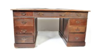 19TH CENTURY VICTORIAN MAHOGANY TWIN PEDESTAL OFFICE DESK