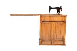 VICTORIAN 19TH CENTURY OAK SINGER SEWING MACHINE CABINET