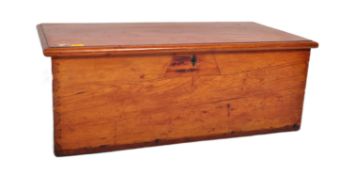 19TH CENTURY VICTORIAN ELM WOOD BLANKET BOX CHEST